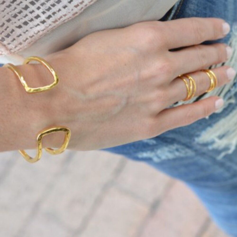 NWT Gorjana Teagan Cuff 18K Gold Bracelet Bangle Think Boho Stack Layer Feminine - Picture 3 of 11